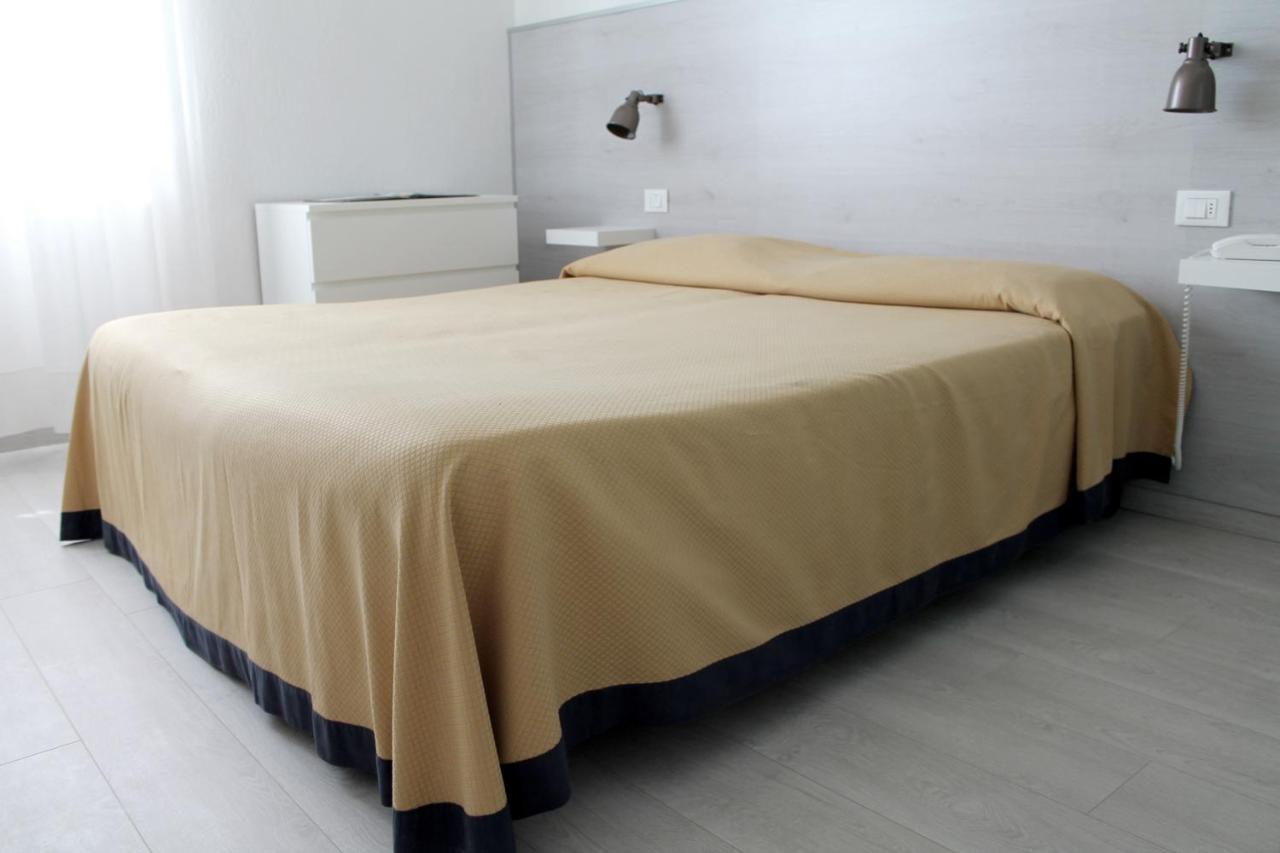 Hotel Alba sul Mare Lido di Camaiore Camera foto